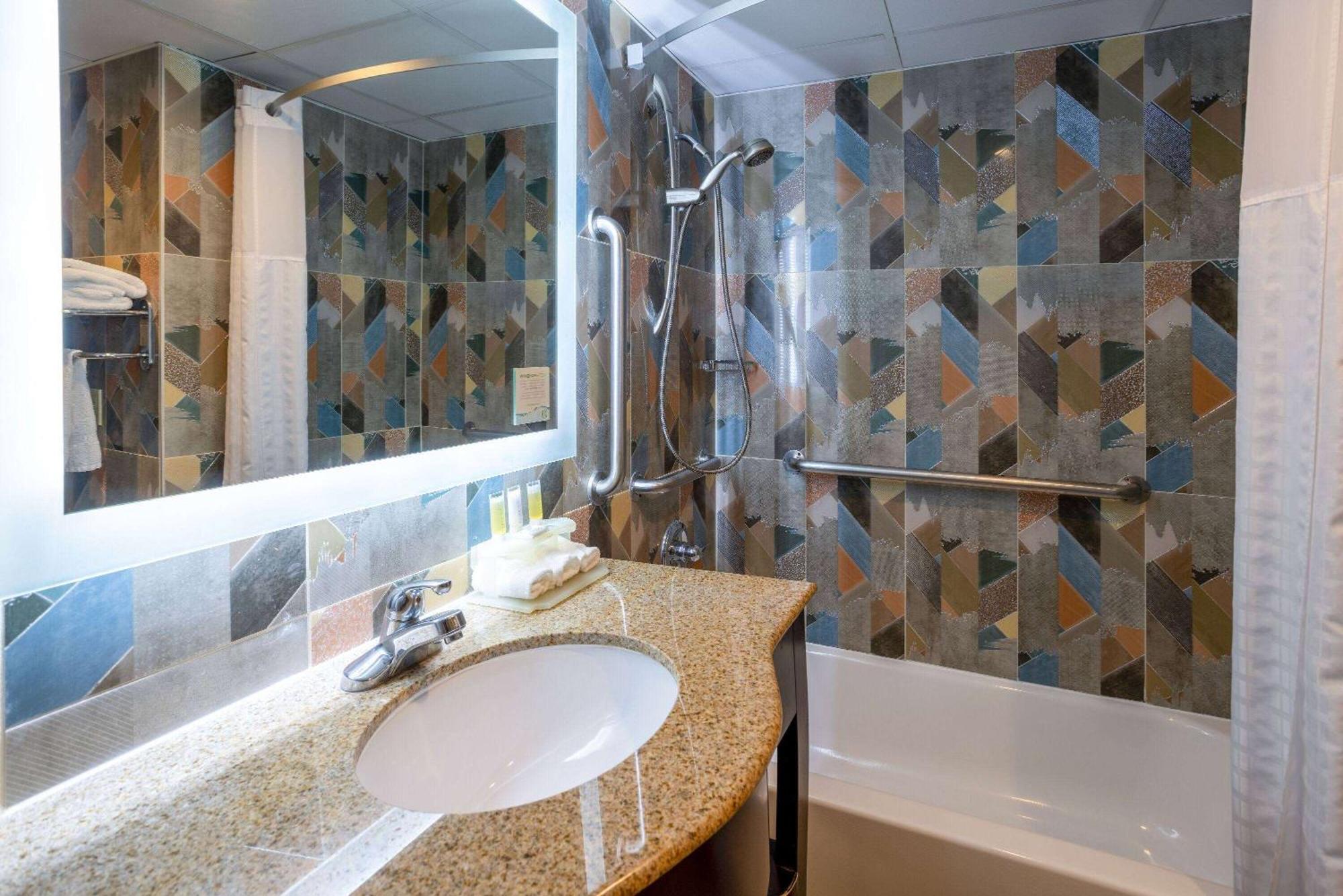 Days Hotel By Wyndham North Bergen Exterior photo