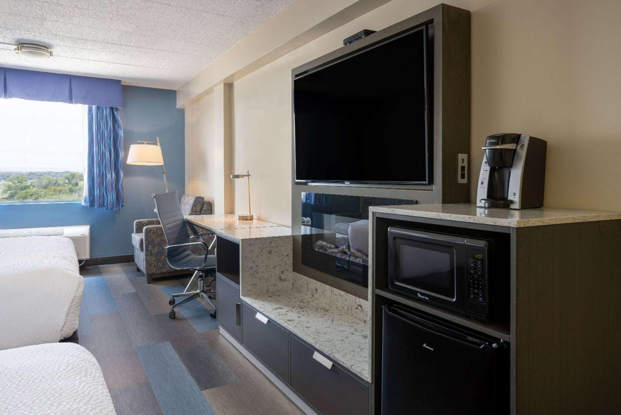 Days Hotel By Wyndham North Bergen Exterior photo