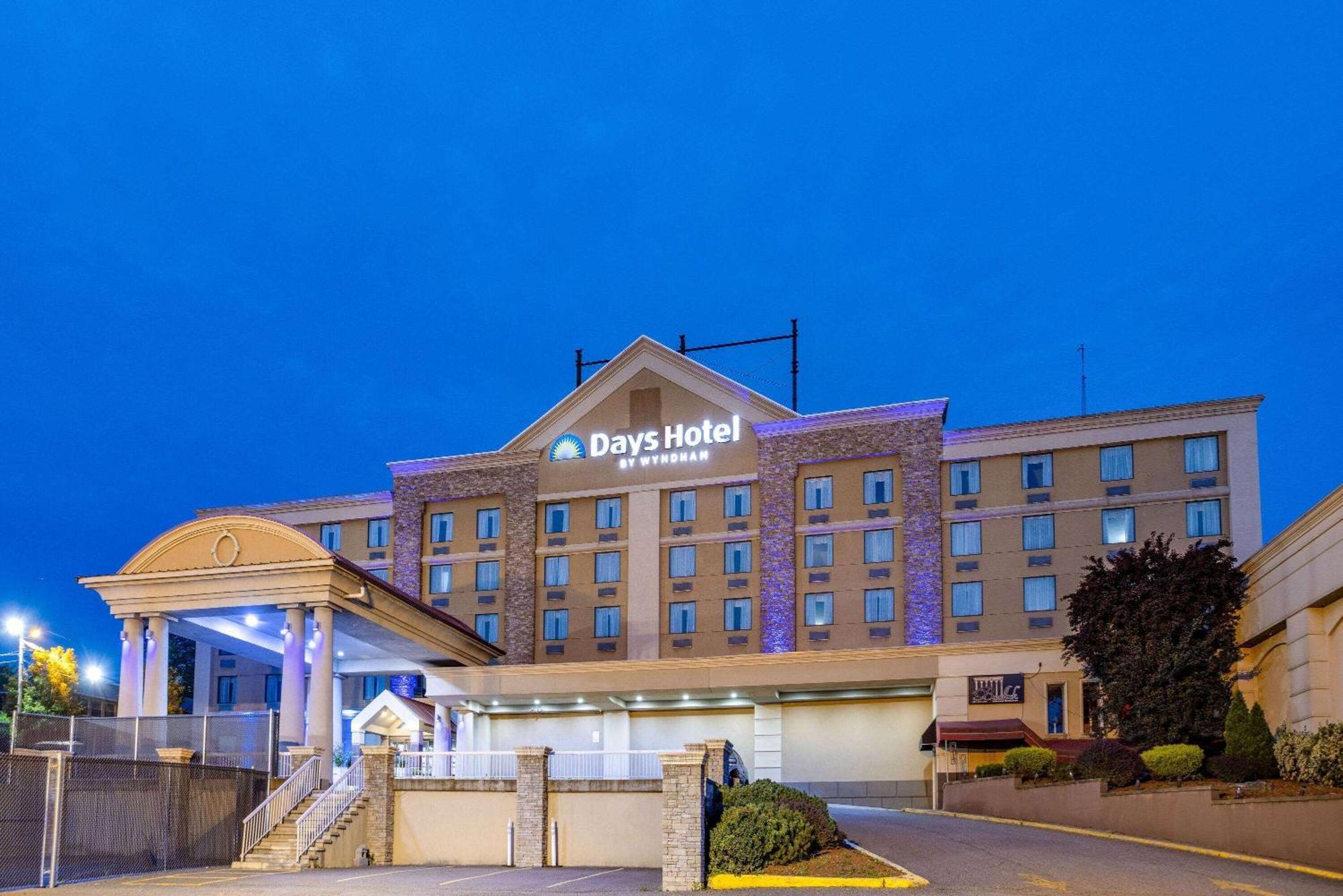 Days Hotel By Wyndham North Bergen Exterior photo